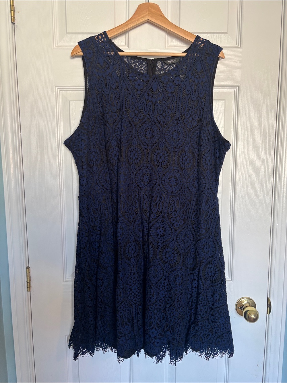 Reitmans sleeveless lace dress